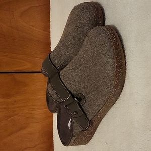 Earth mules size 6